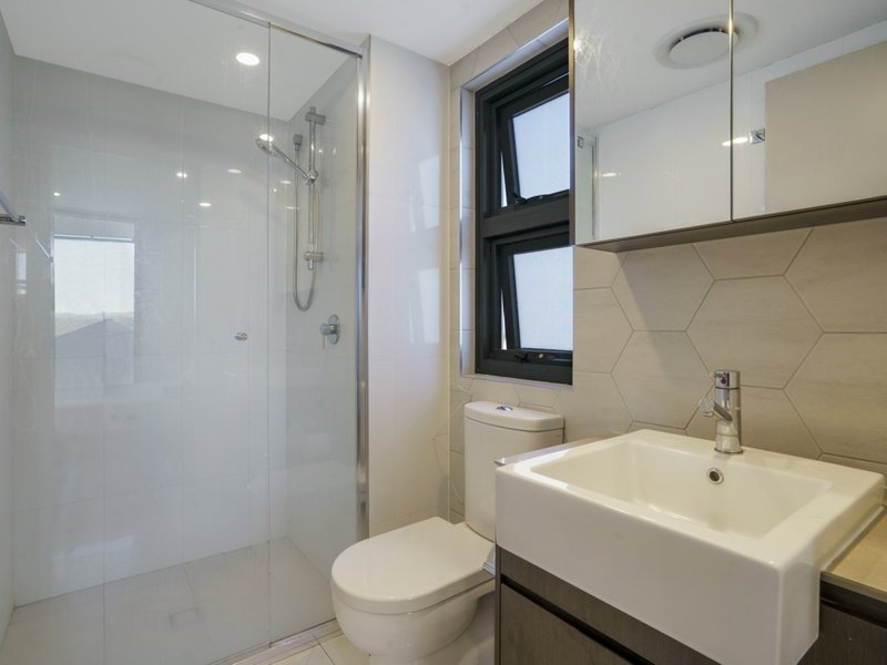 Photo - Apartment 801/125 Station Road, Indooroopilly QLD 4068 - Image 11