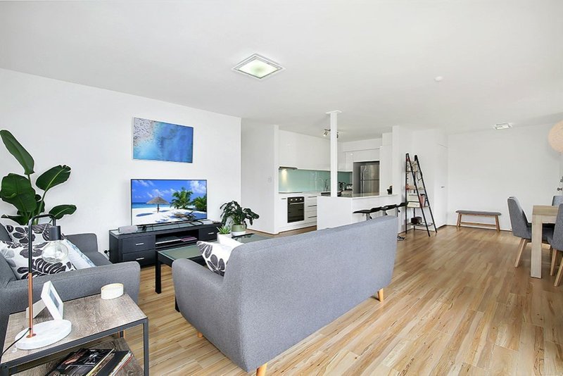 Photo - Apartment 8/1927 Gold Coast Highway, Burleigh Heads QLD 4220 - Image 5