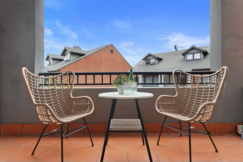 Photo - Apartment E204/21-27 Princes Highway, St Peters NSW 2044 - Image 3