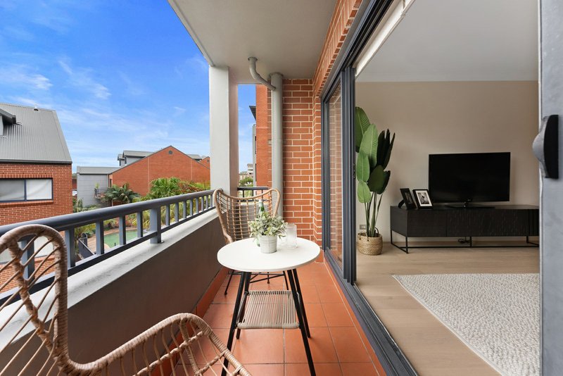 Photo - Apartment E204/21-27 Princes Highway, St Peters NSW 2044 - Image 4