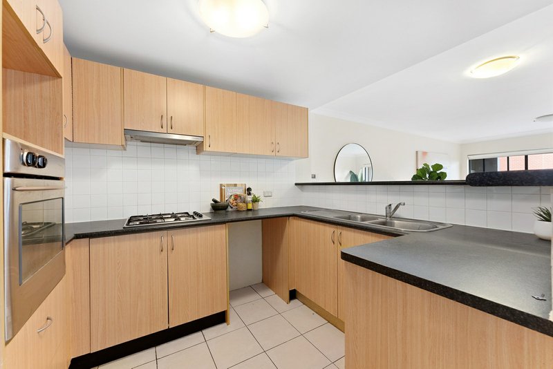 Photo - Apartment E204/21-27 Princes Highway, St Peters NSW 2044 - Image 8