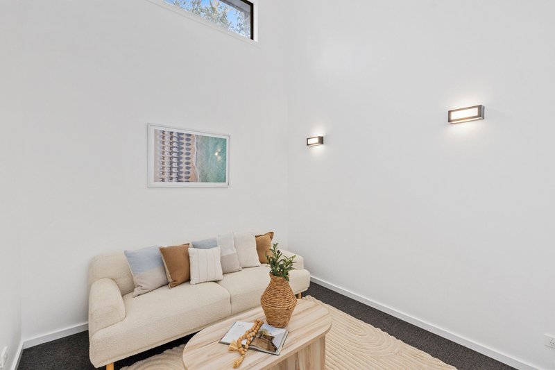 Photo - B/2 Hayden Close, Watanobbi NSW 2259 - Image 10