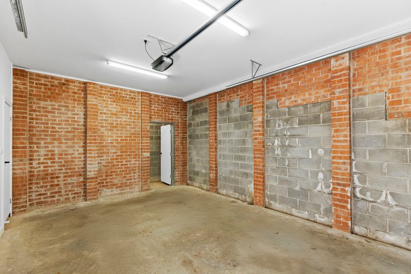 Photo - B/2 Hayden Close, Watanobbi NSW 2259 - Image 14