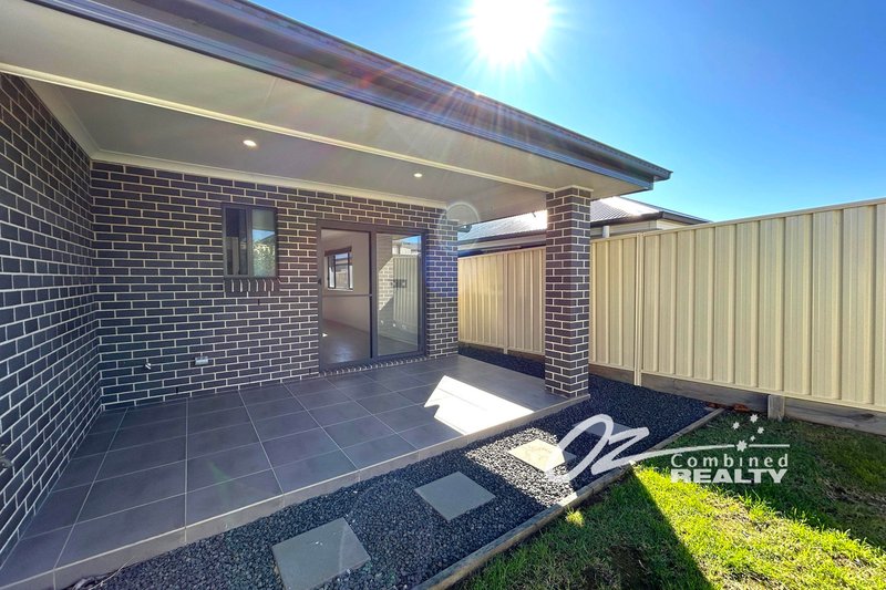 Photo - B/20 Tahnee Street, Sanctuary Point NSW 2540 - Image 3