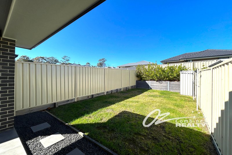 Photo - B/20 Tahnee Street, Sanctuary Point NSW 2540 - Image 4