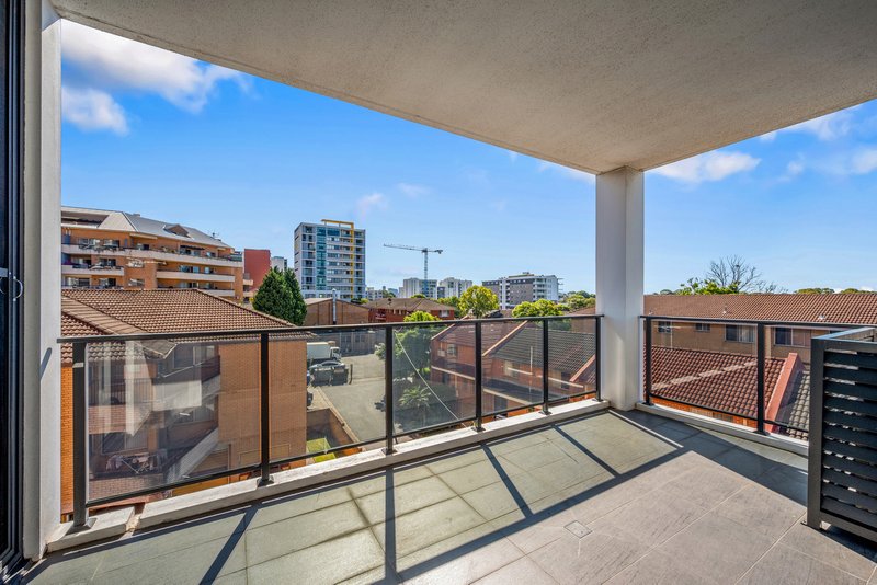 Photo - B303/35 Rawson Street, Auburn NSW 2144 - Image 12