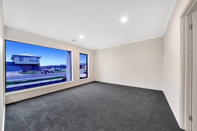 Photo - Cranbourne East VIC 3977 - Image 12