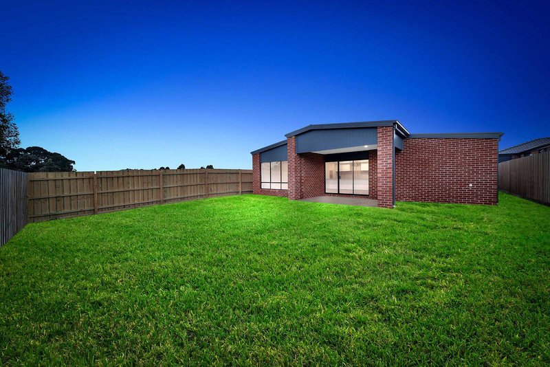 Photo - Cranbourne East VIC 3977 - Image 18