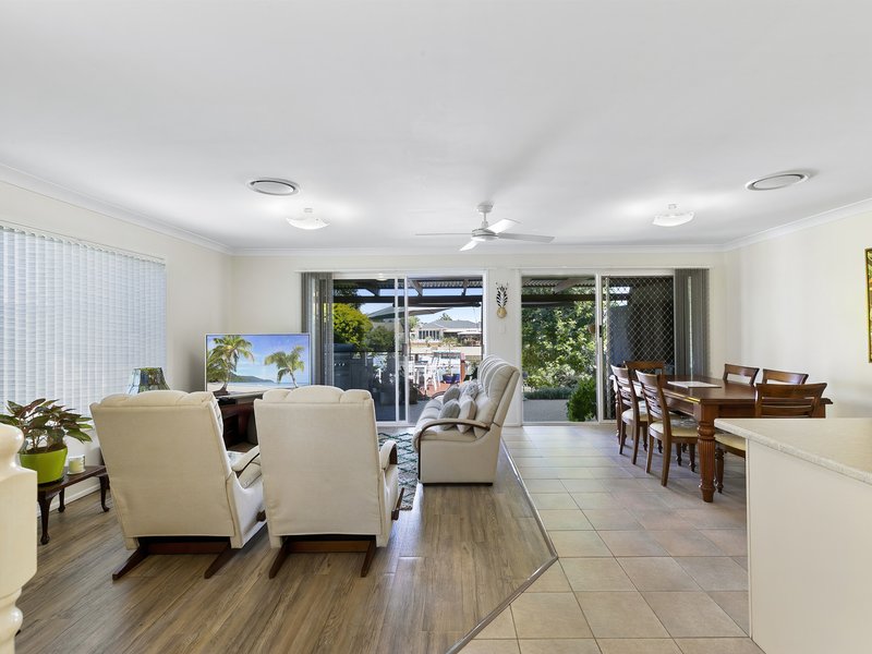 Photo - Duplex 1/13 Pentas Drive, Bongaree QLD 4507 - Image 7