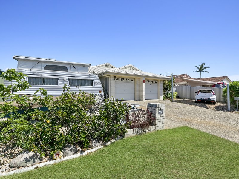 Photo - Duplex 1/13 Pentas Drive, Bongaree QLD 4507 - Image 18