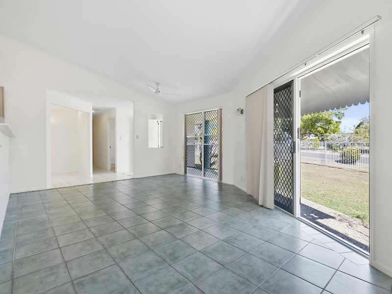 Photo - Duplex 1/29 Fearn Ave , Bongaree QLD 4507 - Image 7