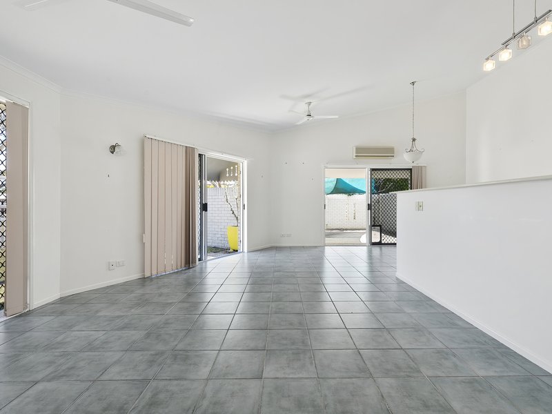 Photo - Duplex 1/29 Fearn Ave , Bongaree QLD 4507 - Image 9