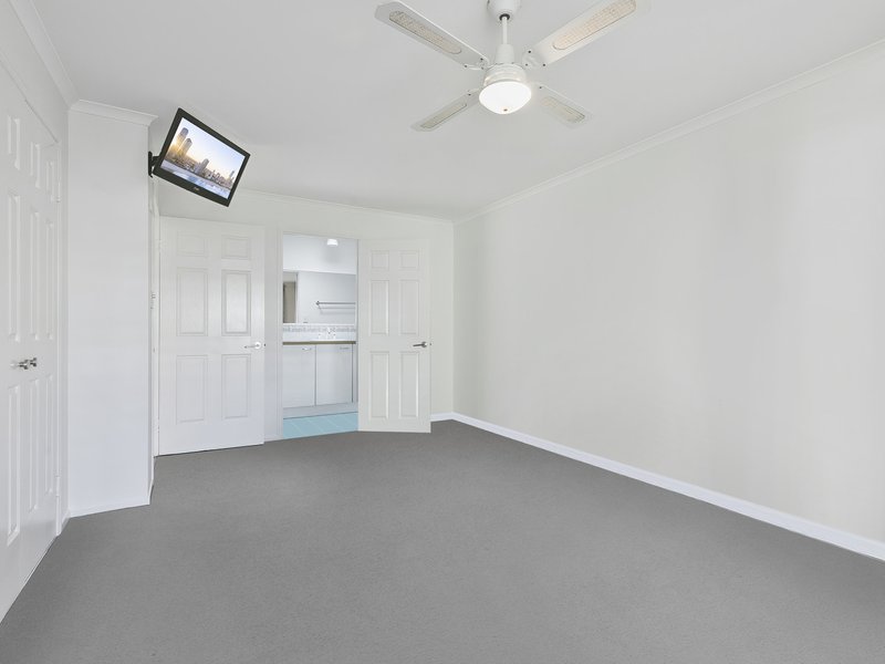 Photo - Duplex 1/29 Fearn Ave , Bongaree QLD 4507 - Image 15