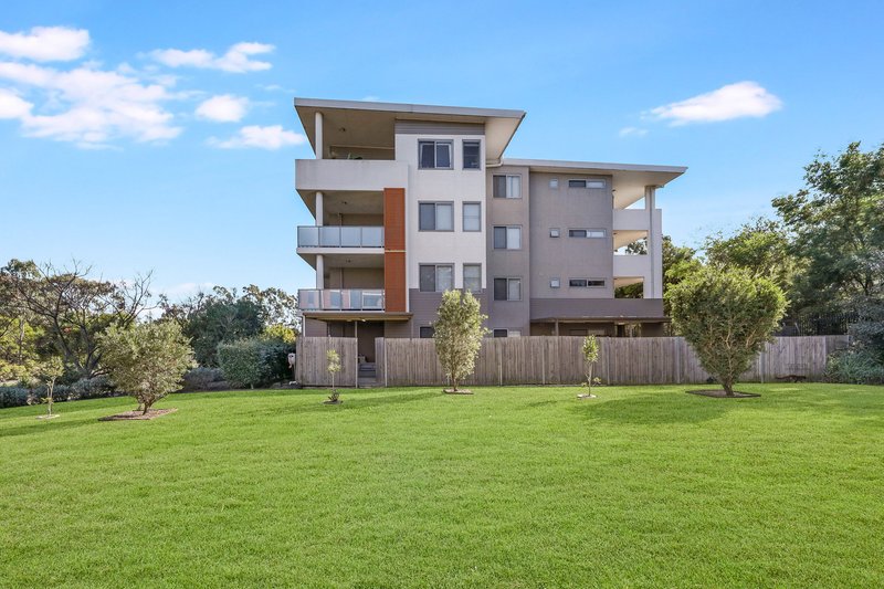 Photo - E105/2 Rowe Drive, Potts Hill NSW 2143 - Image 1