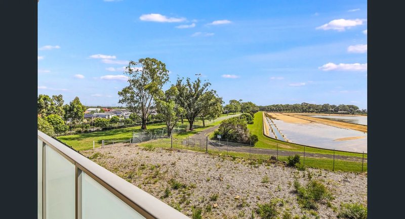 Photo - E304/2 Rowe Drive, Potts Hill NSW 2143 - Image 9