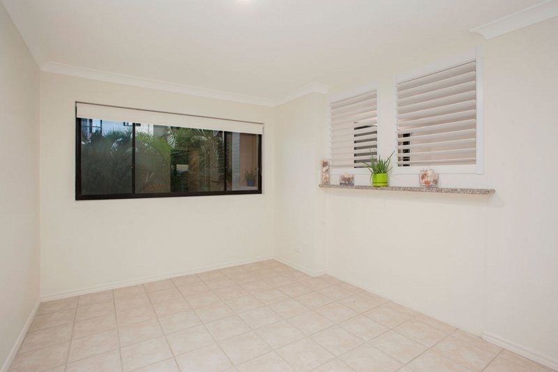 Photo - E37/1 Great Hall Drive, Miami QLD 4220 - Image 13