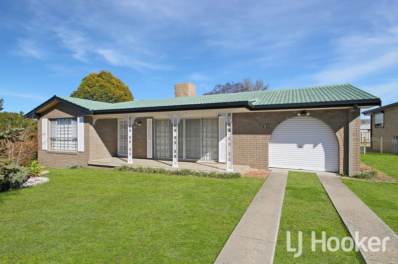 Eight Sequoia Place, Inverell NSW 2360