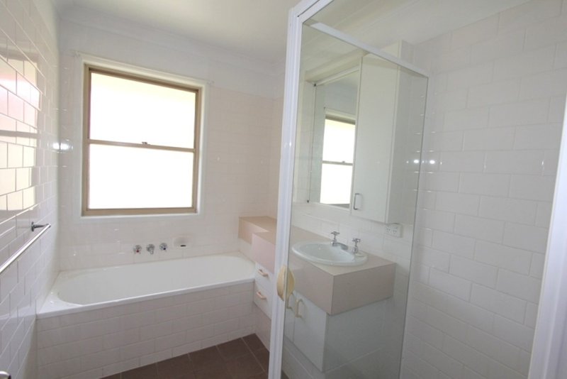 Photo - Emerald QLD 4720 - Image 12