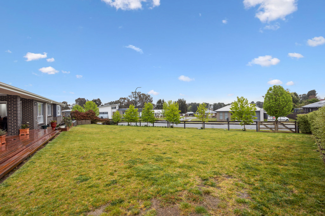 5-bedroom house at 7 Green Avenue, Gunning, NSW 2581, Upper Lachlan, New South Wales
