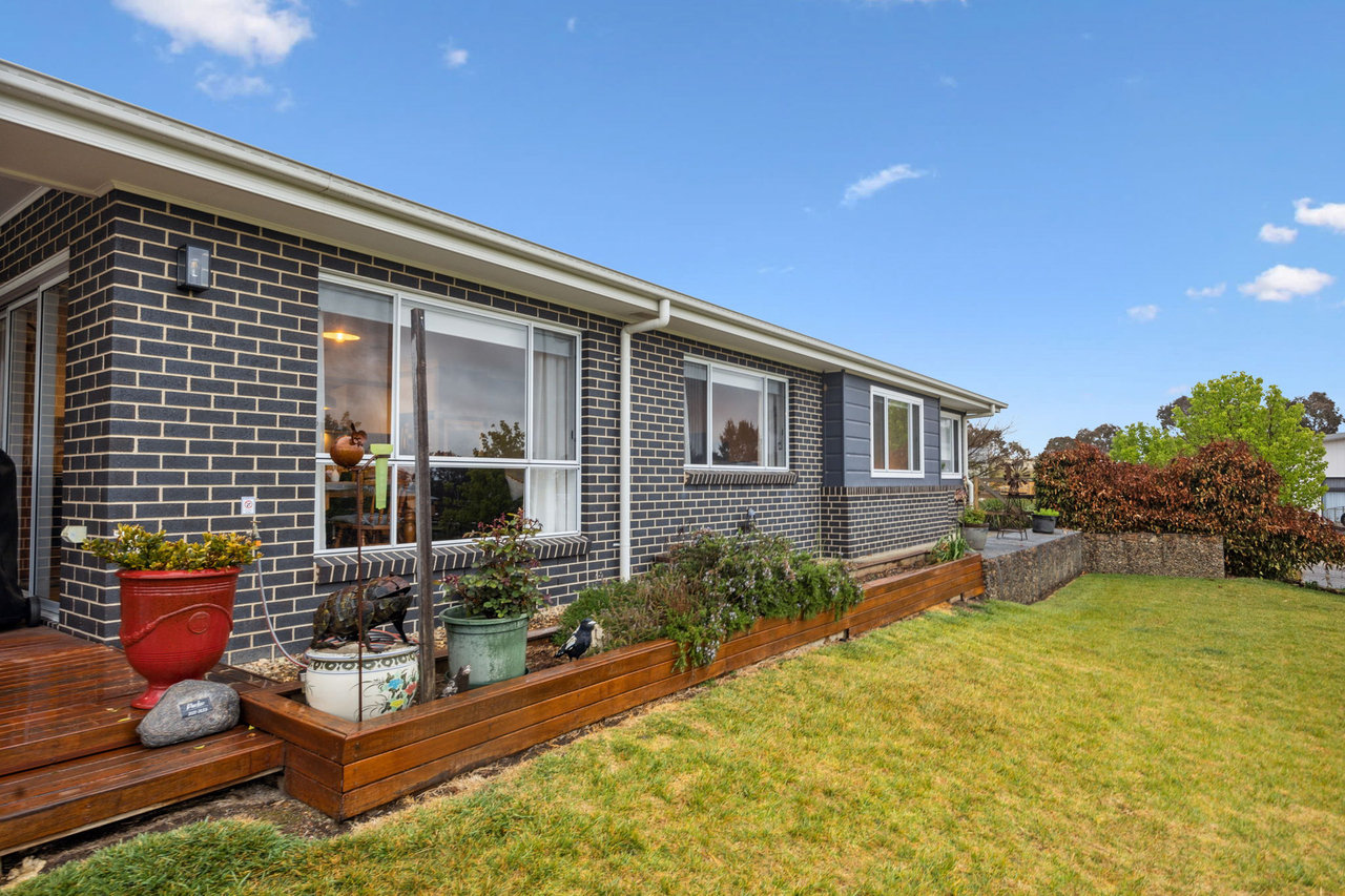 5-bedroom house at 7 Green Avenue, Gunning, NSW 2581, Upper Lachlan, New South Wales
