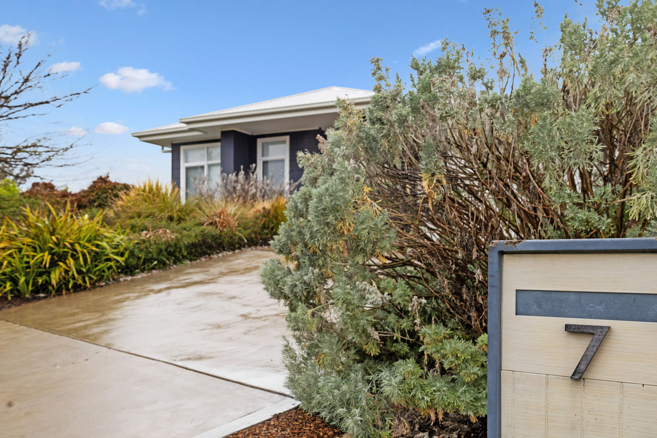 5-bedroom house at 7 Green Avenue, Gunning, NSW 2581, Upper Lachlan, New South Wales