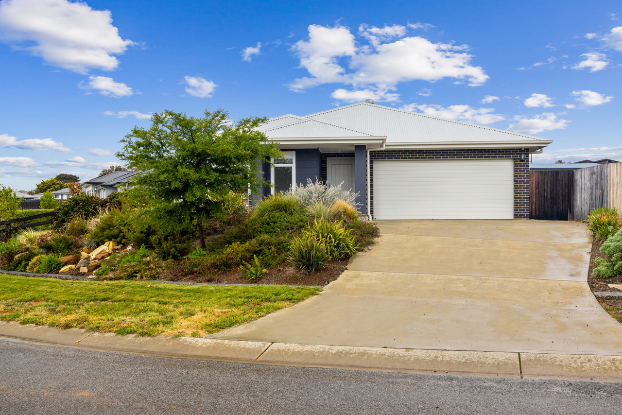 5-bedroom house at 7 Green Avenue, Gunning, NSW 2581, Upper Lachlan, New South Wales