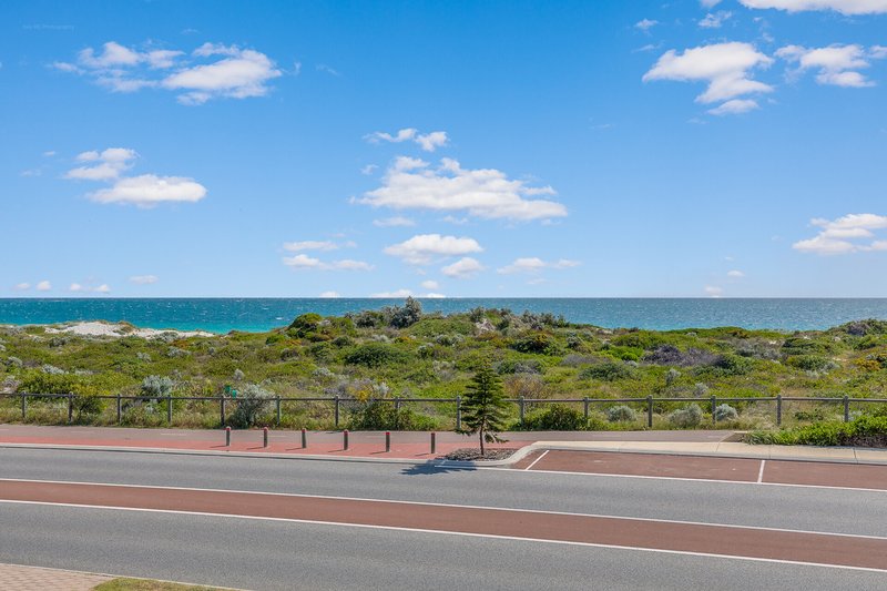 House/72 Oceanside Promenade, Mullaloo WA 6027