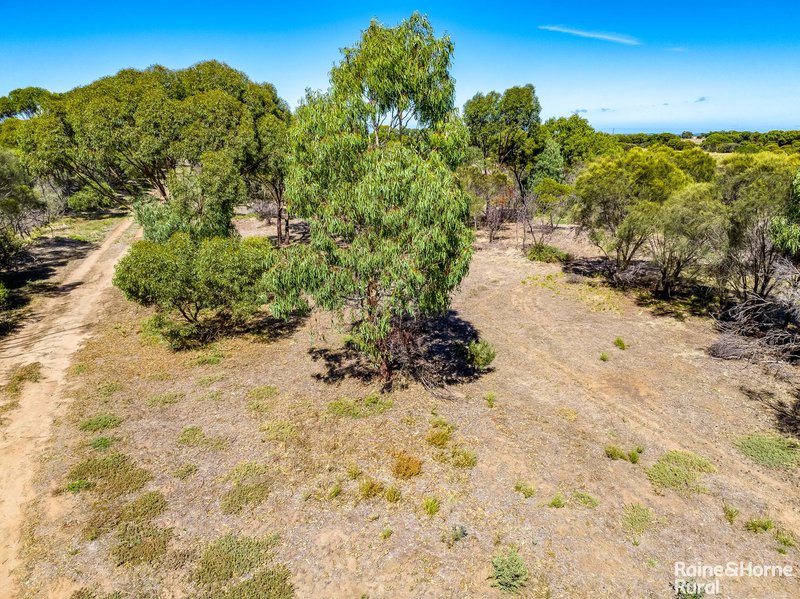 Photo - L2818 Lake Road, Lake Plains SA 5255 - Image 10