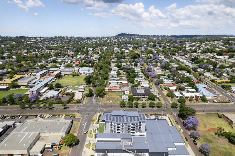 Photo - Level 2/201,203/67 Ruthven Street, South Toowoomba QLD 4350 - Image 10