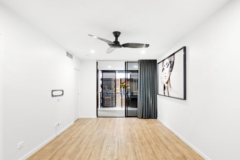 Photo - Luxury Apartment/16 Masters Street, Newstead QLD 4006 - Image 3