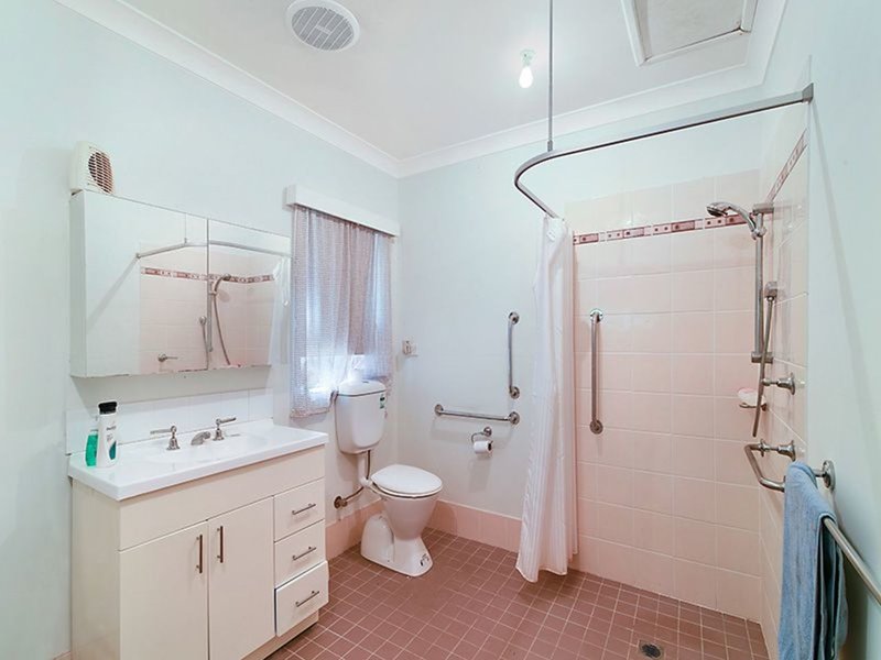 Photo - Mannering Park NSW 2259 - Image 6