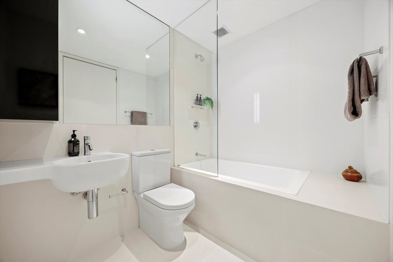 Photo - Penthouse 302/35 Ormond Road, Elwood VIC 3184 - Image 11