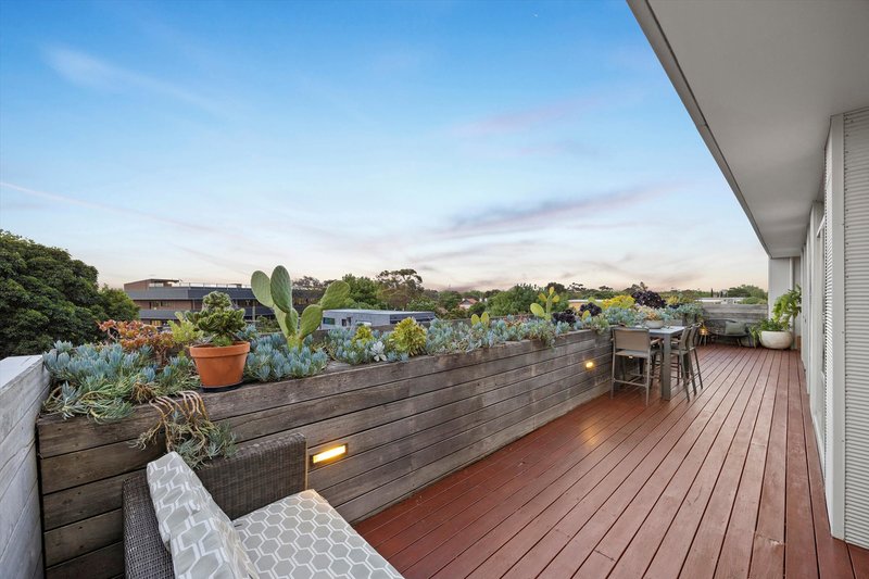 Photo - Penthouse 302/35 Ormond Road, Elwood VIC 3184 - Image 13