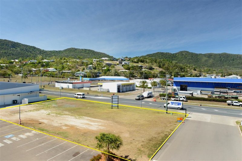 Reef Plaza Cnr Shute Harbour Rd/Paluma Road, Cannonvale QLD 4802