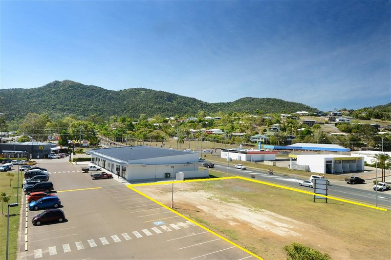 Photo - Reef Plaza Cnr Shute Harbour Rd/Paluma Road, Cannonvale QLD 4802 - Image 3