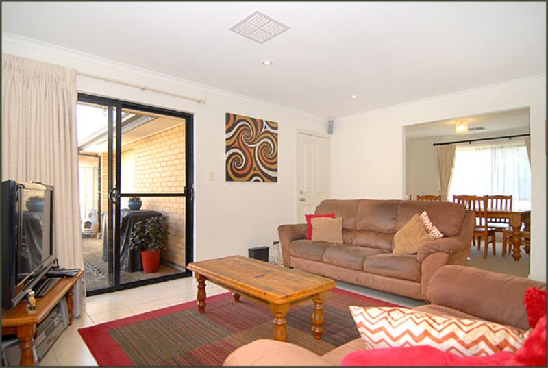 Photo - Residence 1/19 Gosfield Crescent, Hampstead Gardens SA 5086 - Image 4