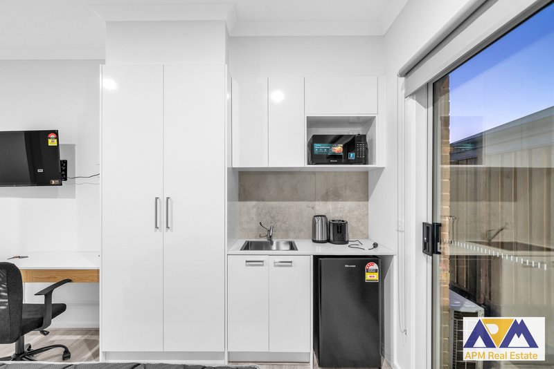 Photo - ROOM 9/16 Sian Circuit, Waurn Ponds VIC 3216 - Image 4