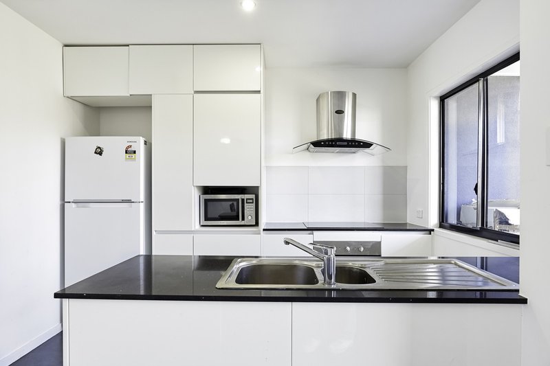 Photo - Room/484 Wynnum Road, Morningside QLD 4170 - Image 6