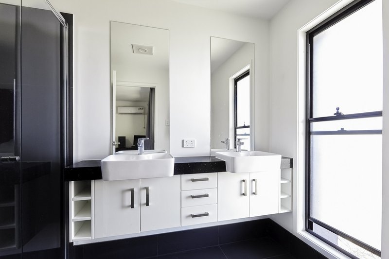 Photo - Room/484 Wynnum Road, Morningside QLD 4170 - Image 2