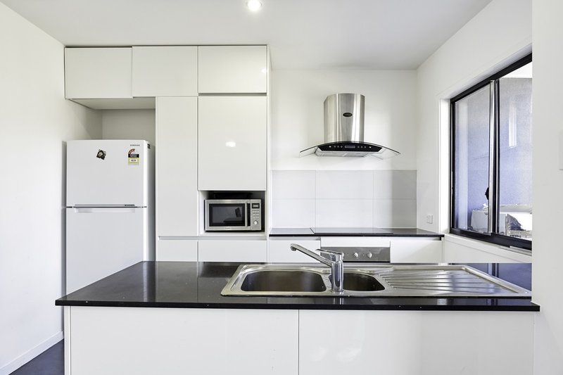 Photo - Room/484 Wynnum Road, Morningside QLD 4170 - Image 4
