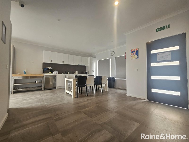 Photo - ROOMS 1-12/19 Annetta Court, Albanvale VIC 3021 - Image 11