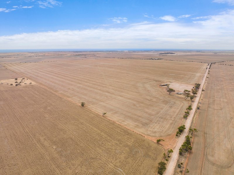 Photo - Sect. 249 Cockle Beach Road, Minlaton SA 5575 - Image 4