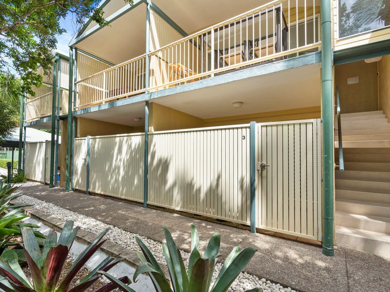 TOP FLOOR/33 Lagonda Street, Annerley QLD 4103