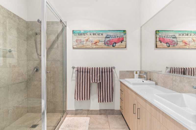 Photo - Townhouse 2/38A Central Drive, Sippy Downs QLD 4556 - Image 9