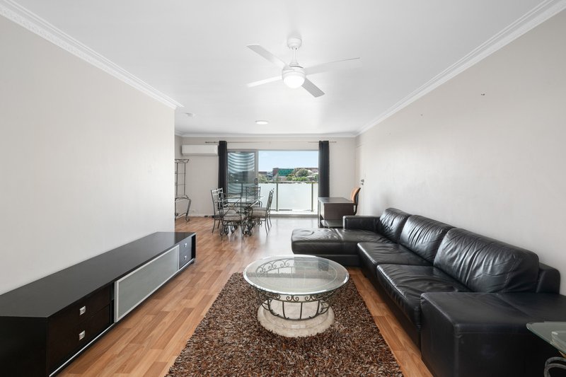 Photo - U 6/15 Rialto Street, Coorparoo QLD 4151 - Image 2