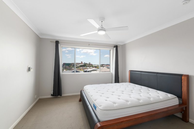 Photo - U 6/15 Rialto Street, Coorparoo QLD 4151 - Image 8