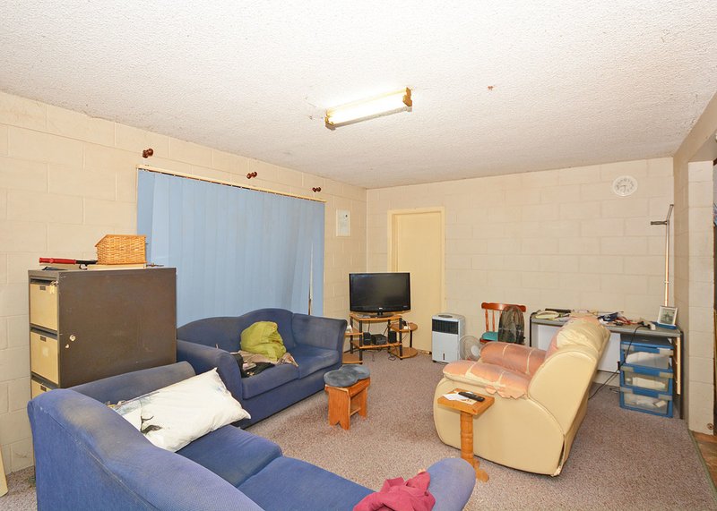 Photo - Unit 1 & 2 172 Long Street, Point Vernon QLD 4655 - Image 11