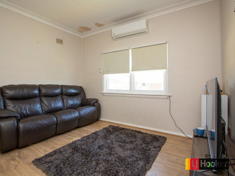 Photo - Unit 1 & 2/2 Begonia Street, South Tamworth NSW 2340 - Image 4