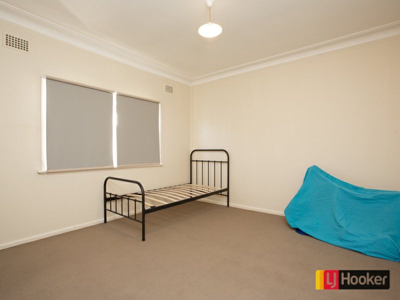 Photo - Unit 1 & 2/2 Begonia Street, South Tamworth NSW 2340 - Image 9