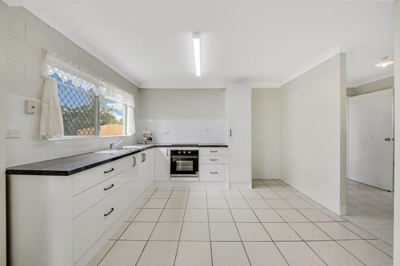 Photo - Unit 1 & 2/2 Elizabeth Street, Tannum Sands QLD 4680 - Image 11